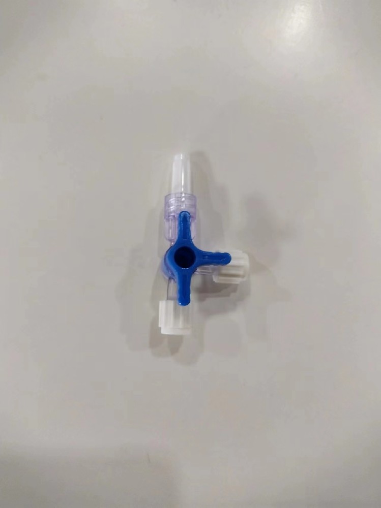 .一次性三通阀：广泛的使用范围与多样化的应用场景