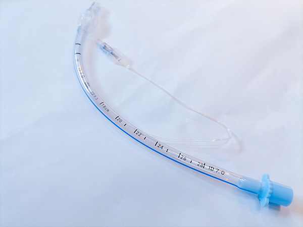 生命线上的奇迹：气管插管如何挽救突发窒息的患者？