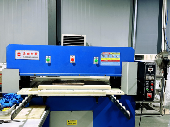 胸腔引流瓶每日更换频率与感染率的关系：是否需遵循 “按需更换” 原则？