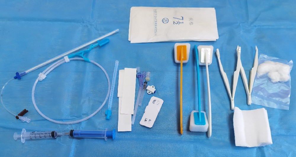 儿科专用中心静脉导管套件在尺寸选择和置管操作上有哪些注意事项？