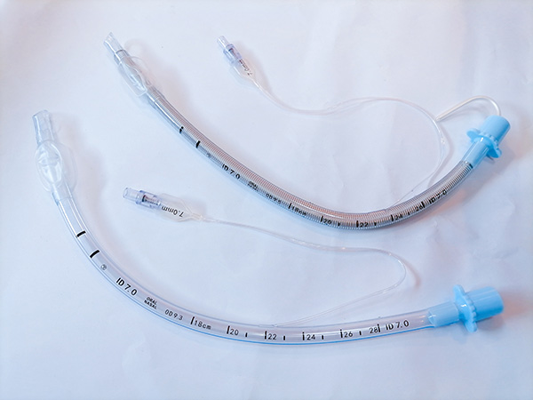 防堵塞侧孔设计：气管插管的气流通畅保障