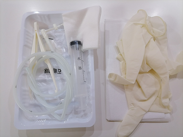 胃管包使用时，如何判断是否插错位置？