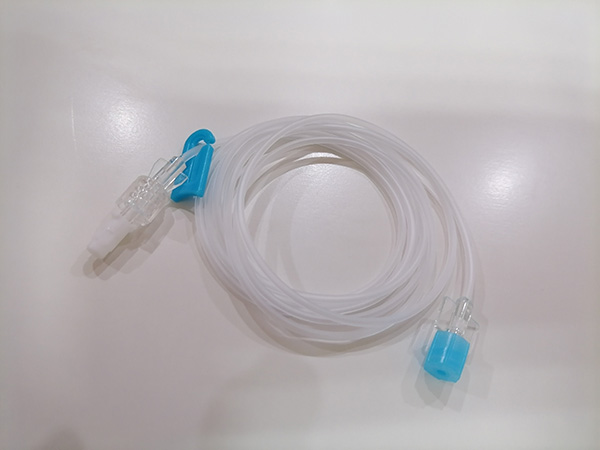 使用静脉延长管，会出现药液残留问题吗？